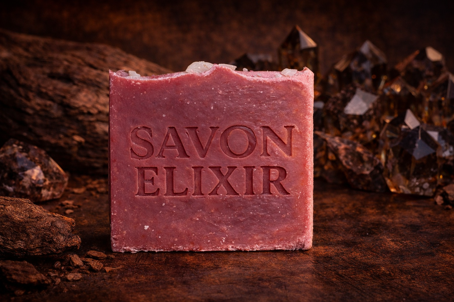 Savon artisanal Patchouli Élixir – douceur botanique parfum patchouli, bergamote et lavande, savon fait main hydratant pour corps et visage, biodégradable et végan, Savon Élixir Québec